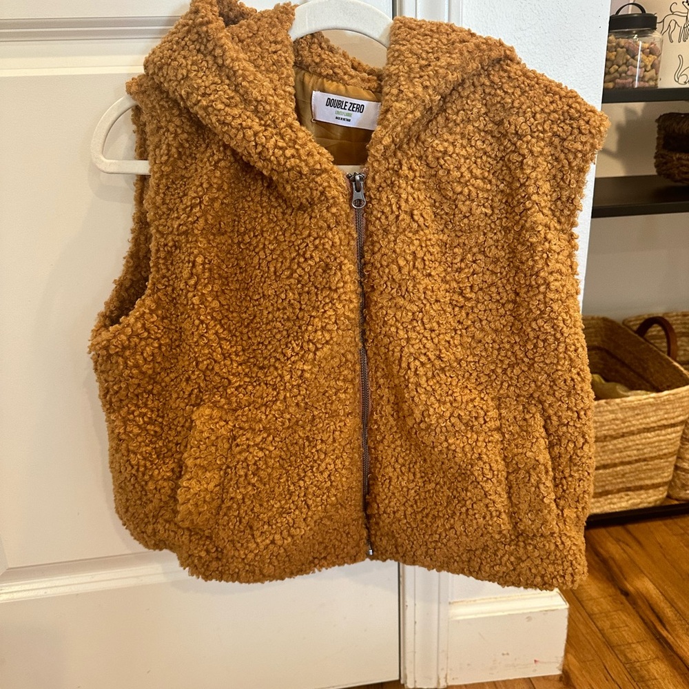Double Zero Size Large Sherpa Vest with Hood and Pockets
